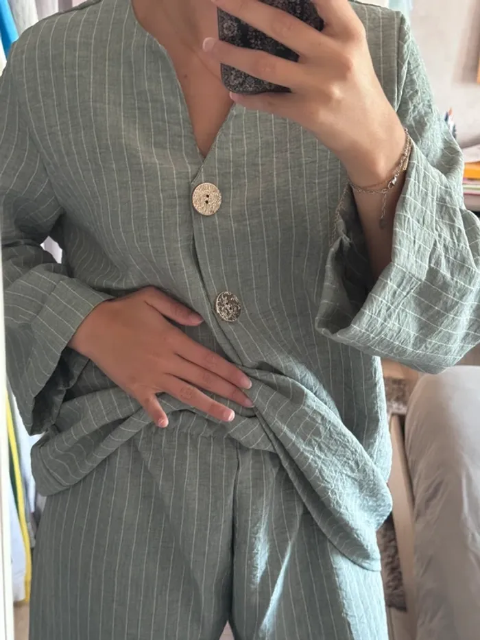 Ensemble confortable gris à rayures blanches - photo numéro 4