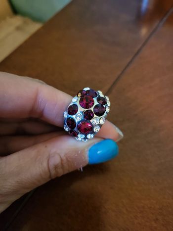 Bague brillante argentée et rouge