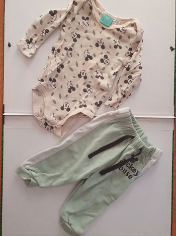 Lot bébé 2 à 6 mois Disney  Bodies + jogging