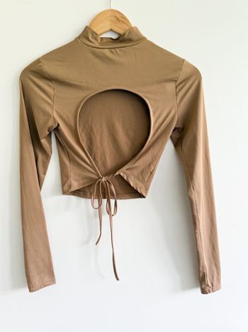Top court manches longues dos nu marron clair outfitbook taille 34 XS