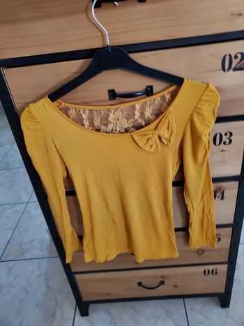 Joli Tee-shirt moutarde taille 36
