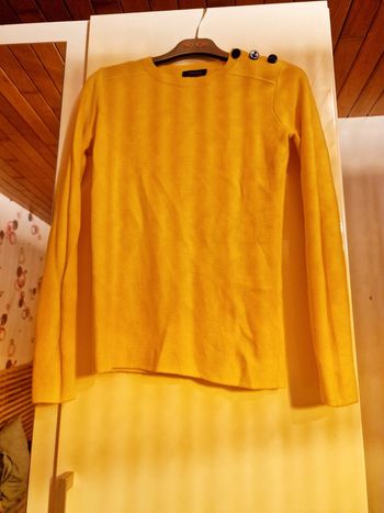 Petit pull jaune
