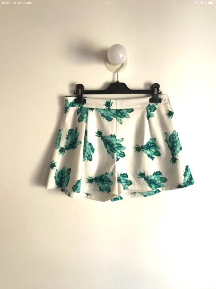 Short blanc Ethan and Amy taille 34 à imprimés plumes