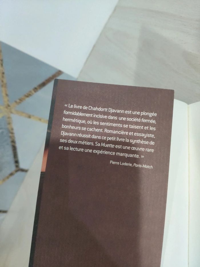 Livre poche La muette Djavann courts romans et autres nouvelles - photo numéro 7