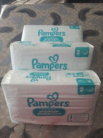 3 paquets de Couches pampers taille 2