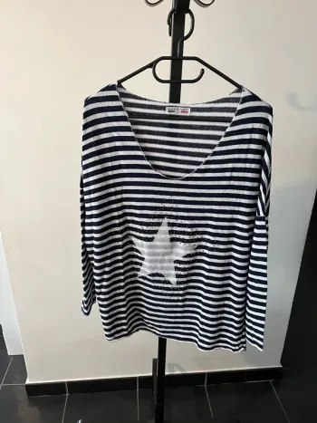 Tee-shirt rayure étoile Taille Unique.