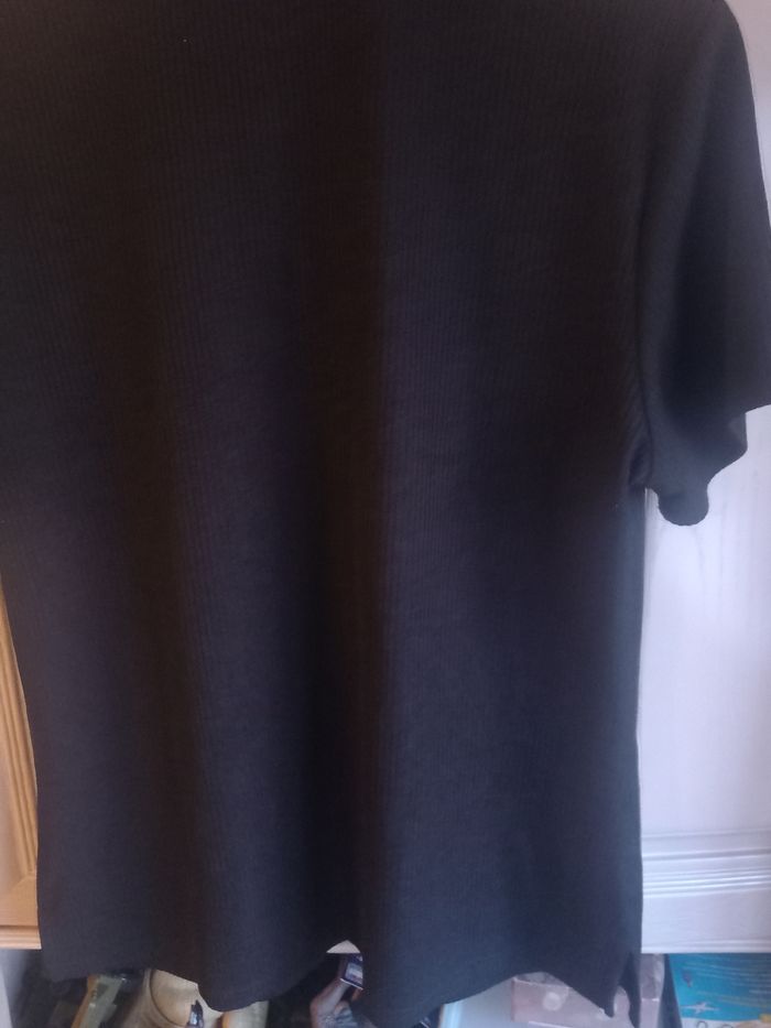 Polo noir avec cœur - photo numéro 7