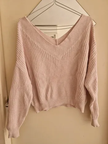 Pull rose côtelé col v taille M