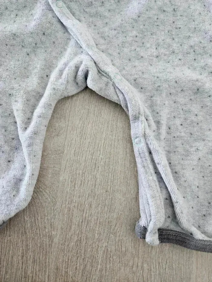 Pyjama une pièce sans pieds + chaussons 6 mois - photo numéro 4