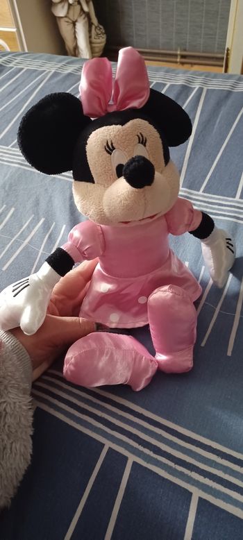 Très jolie petite peluche minnie