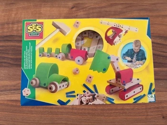 Jeu de construction en bois de plusieurs véhicules