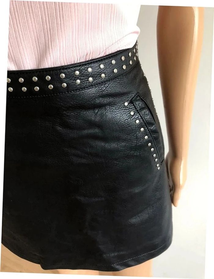 Jupe noire cloutée en simili cuir Astrid Black Label taille S jamais portée - photo numéro 6