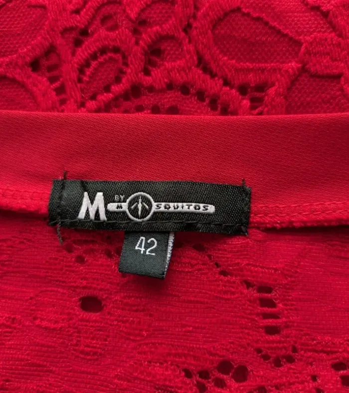 Robe à dentelle rouge - photo numéro 7