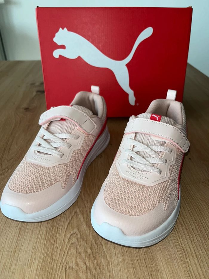 Baskets Puma filles roses neuves Taille 33 - photo numéro 3