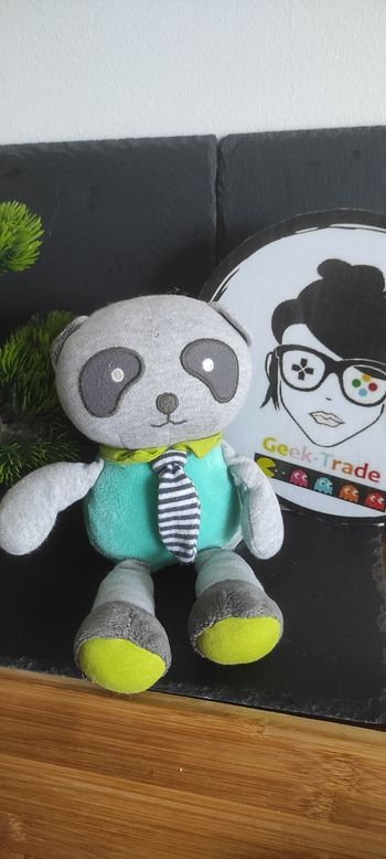 Peluche panda obaïbi Okaïdi gris vert cravate rayée grelot Doudou Blanc Rayé