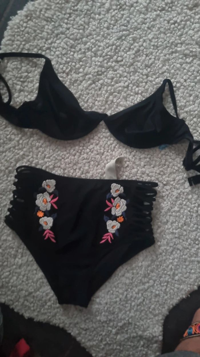 Maillot de bain 2 pieces bas sympa culotte haute hollister S 36 - photo numéro 15