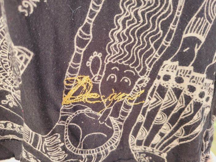 Superbe robe Desigual taille M (40) noire et blanche avec touches de couleurs - photo numéro 6