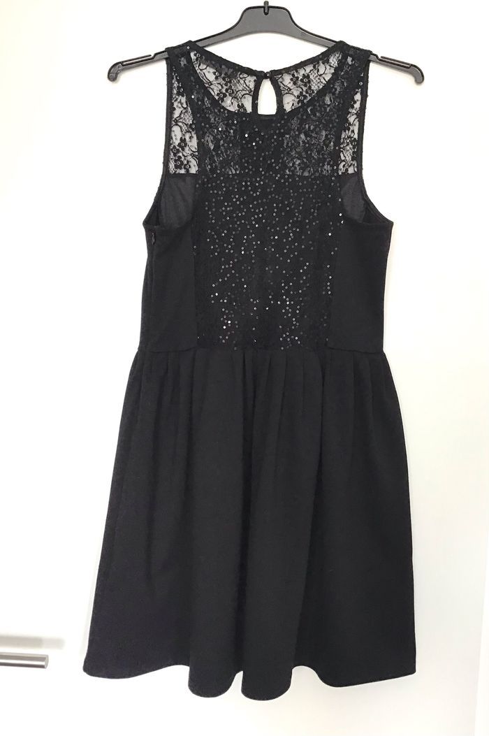 Robe noire dentelle et sequins T 38/40 - photo numéro 2