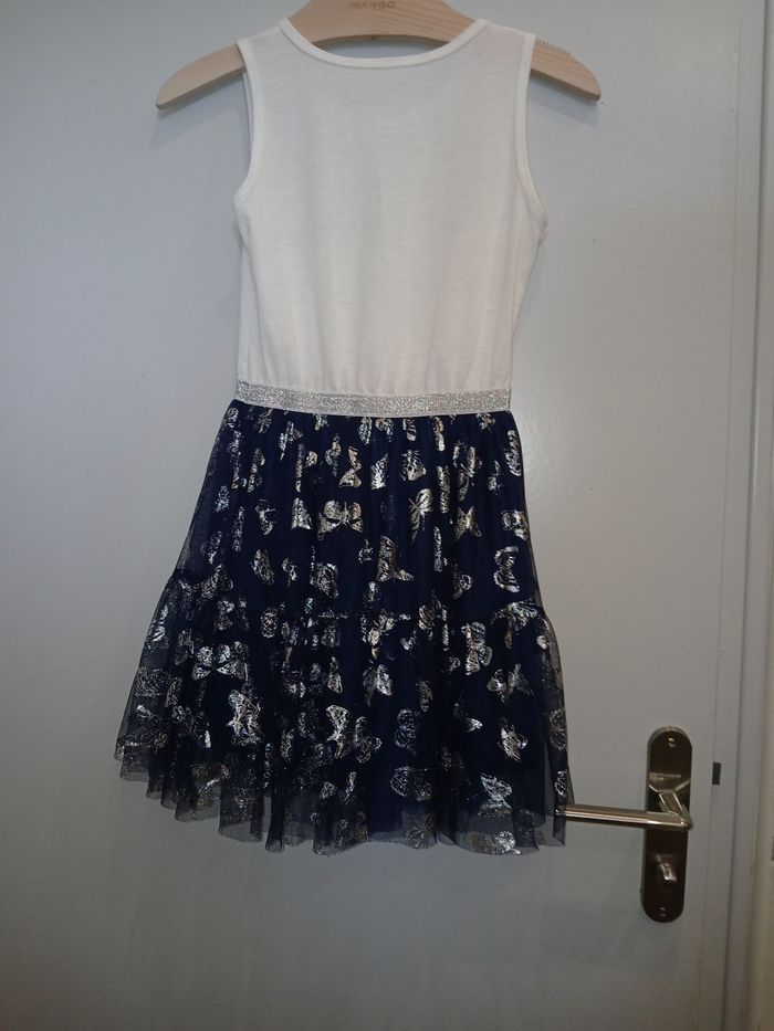 Jolie robe, taille 7/8 ans - photo numéro 2