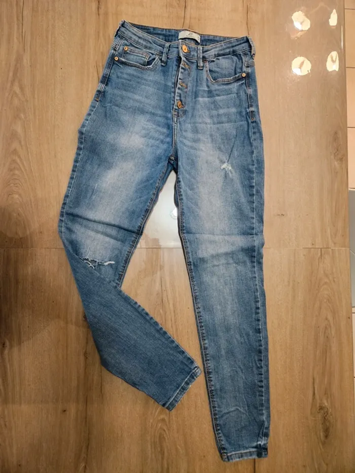 Jean déchiré 40