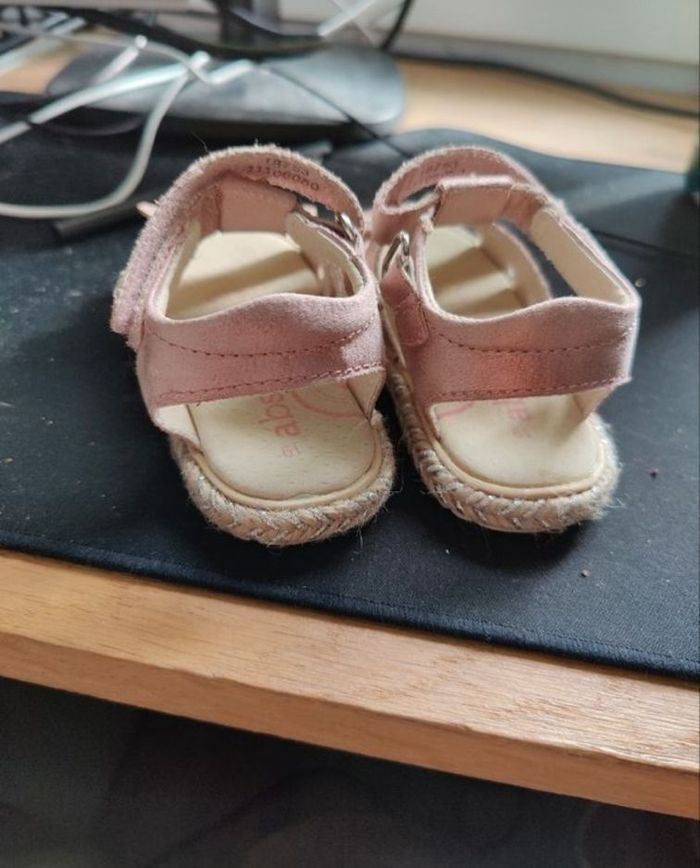 Chaussures été taille 19 - photo numéro 3