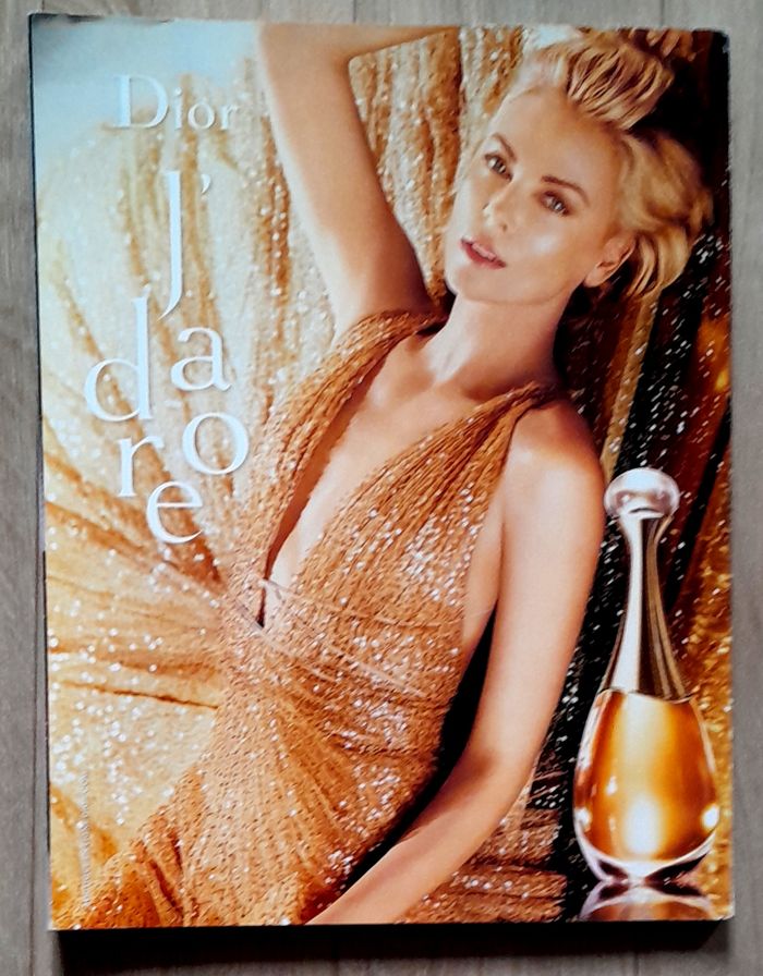 Magazine Vogue n°1003 décembre 2019 spécial Virginie Efira - photo numéro 4