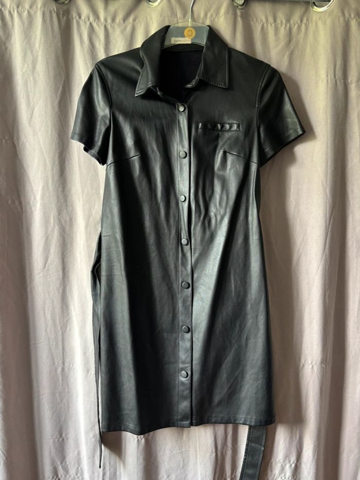 Robe chemise en effet cuir avec ceinture - photo numéro 2