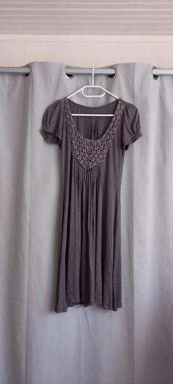 Robe en dessous du genou grise 36