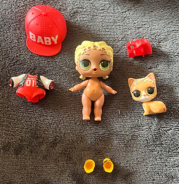 Lot Petite poupée Lol surprise + animal + tirelire + accessoires comme sur les photos - photo numéro 6