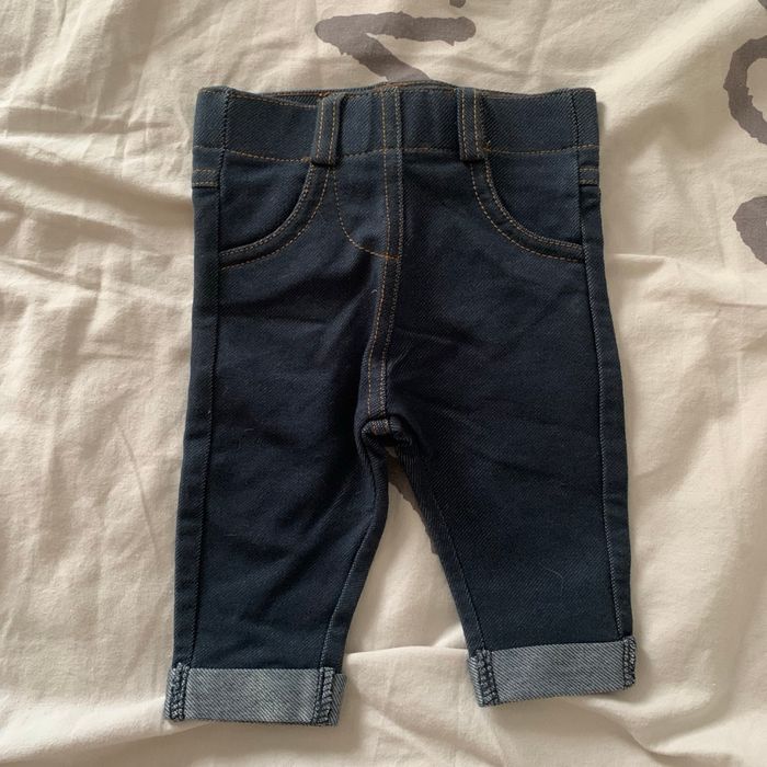 Lot de 7 jeans   ( élastique) taille 3 mois bébé fille