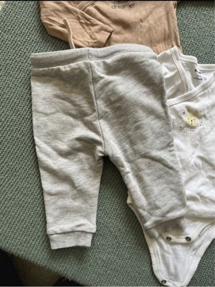 Lot vêtements bébé taille 6 mois - photo numéro 3