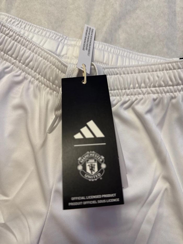 Short de foot Adidas équipe Manchester united avec chaussettes taille 9/10 ans authentique neuf - photo numéro 7