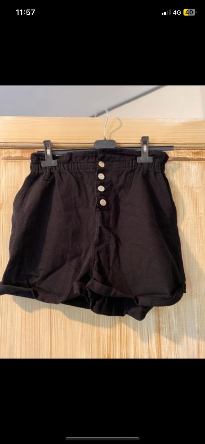 Short noir - photo numéro 3