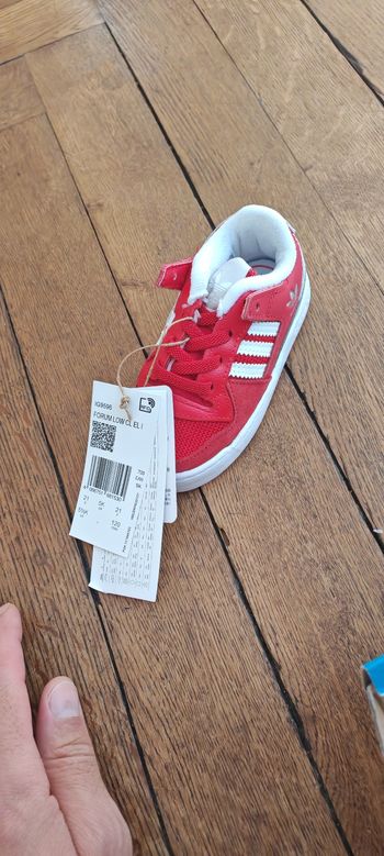 Basket enfant adidas taille 21 rouge blanc neuve