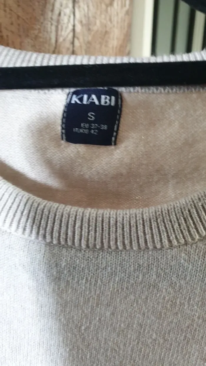 2 pulls beige et bleu - photo numéro 3