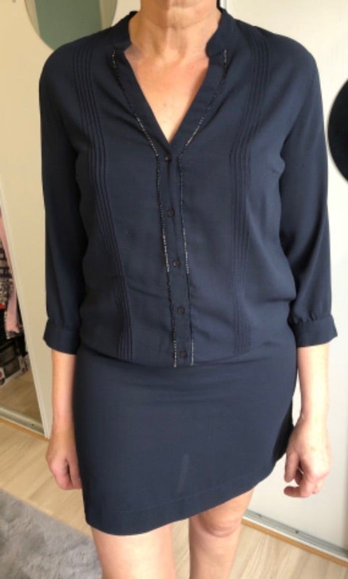 Robe marine avec perles