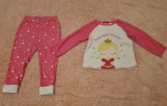 Pyjama fille 2 ans "Princesse Rêveuse " avec cape de Princesse - photo numéro 2