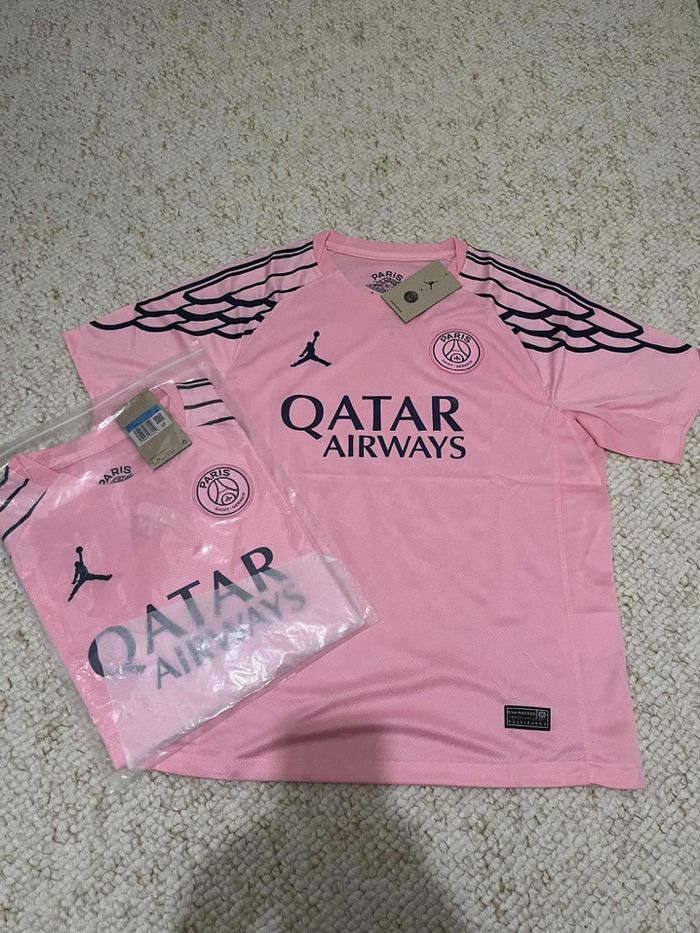 Maillot de football PSG rose neuve taille L - photo numéro 3