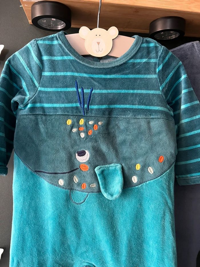 2 pyjamas 12 mois en velour - photo numéro 3