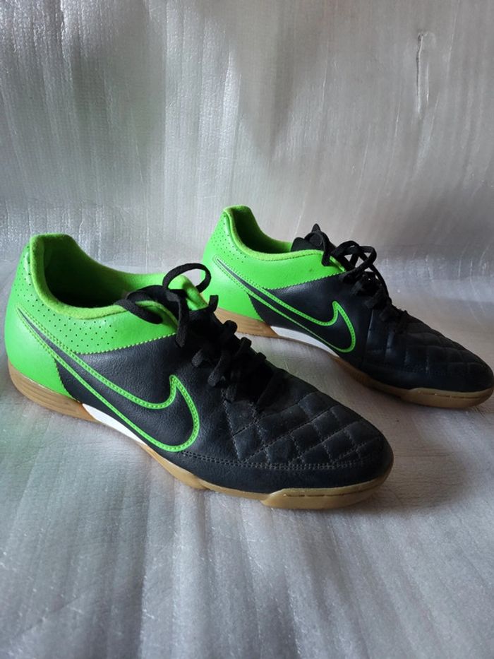 Chaussures foot nike - photo numéro 3