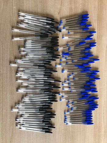 Lot 100 stylos bic