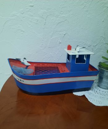 Bateau de pêche en tol jouets