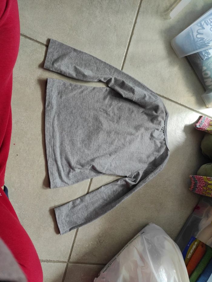 Tee shirt manches longues STV. 5 ans - photo numéro 2