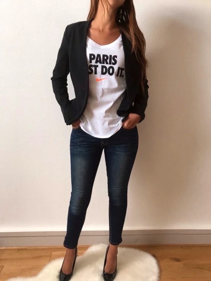 Magnifique tee-shirt NIKE collector Paris - photo numéro 3