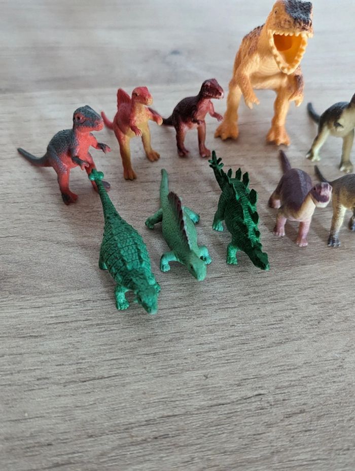 Lot de dinosaures - photo numéro 2