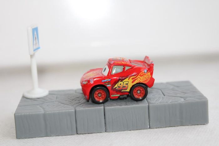 Disney Pixar Mini racer Flash Mc queen - photo numéro 2