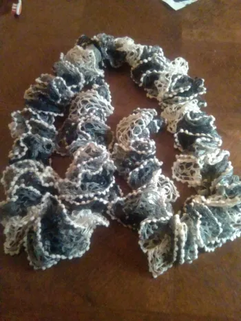Écharpe à froufrous