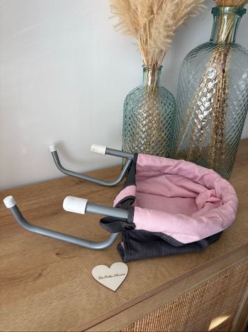 Chaise de poupon pour table