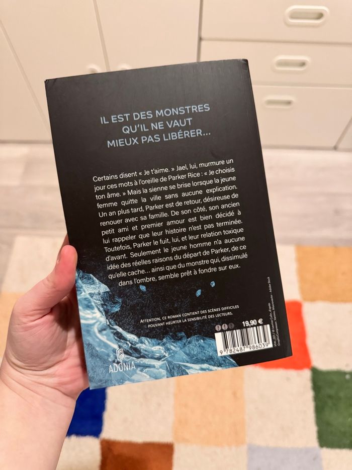 Livre Dark romance Chained - photo numéro 3