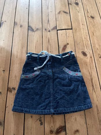 Jupe, jean, in extenso cinq ans en très bon état